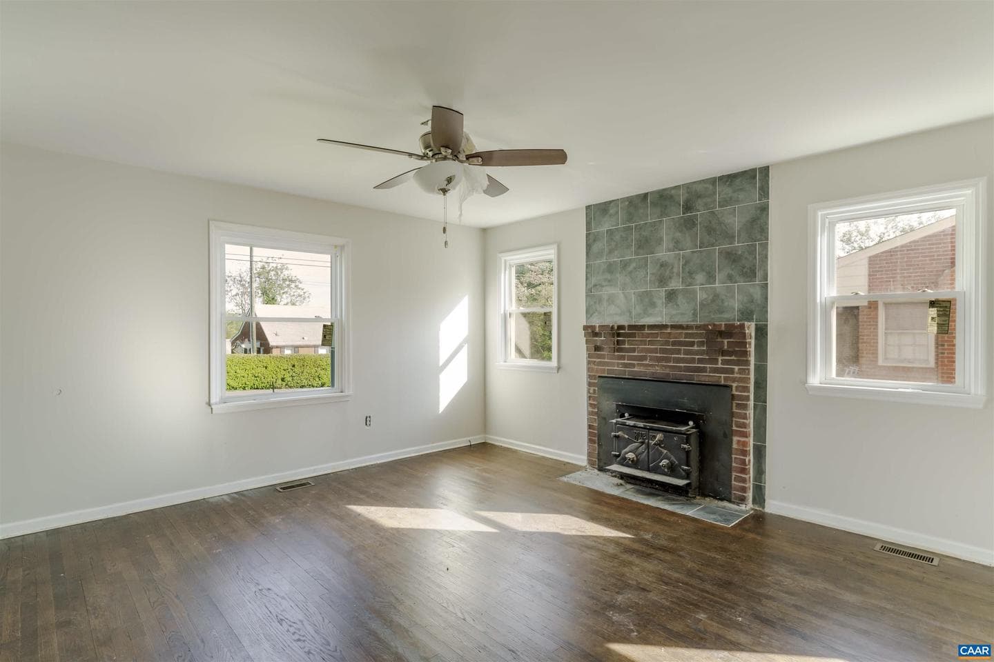 1116 Locust Ave photo 4