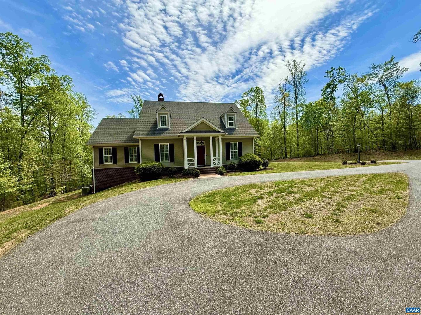 1025 E Pelham Dr photo 3