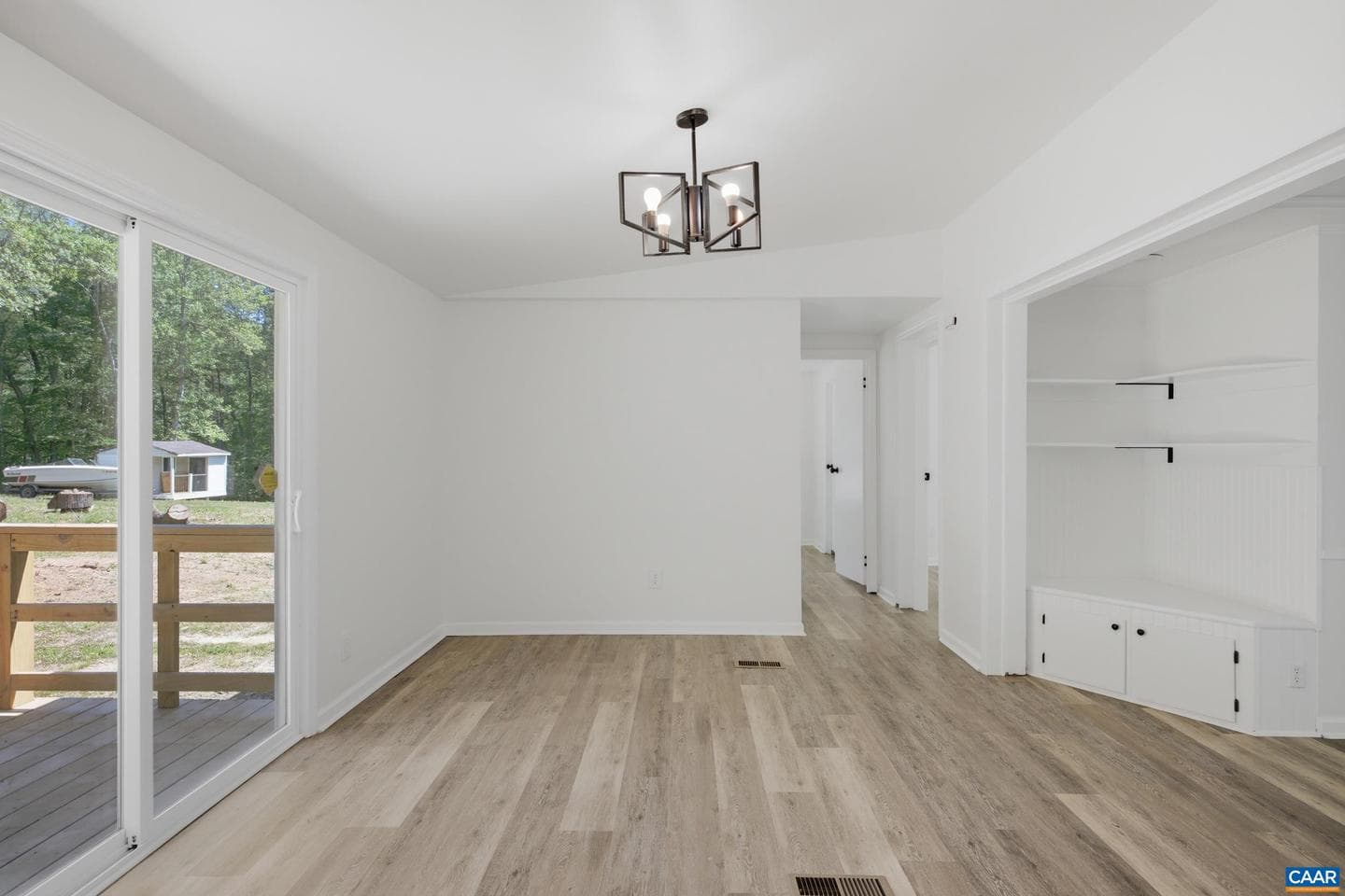 144 Alex Dr photo 11