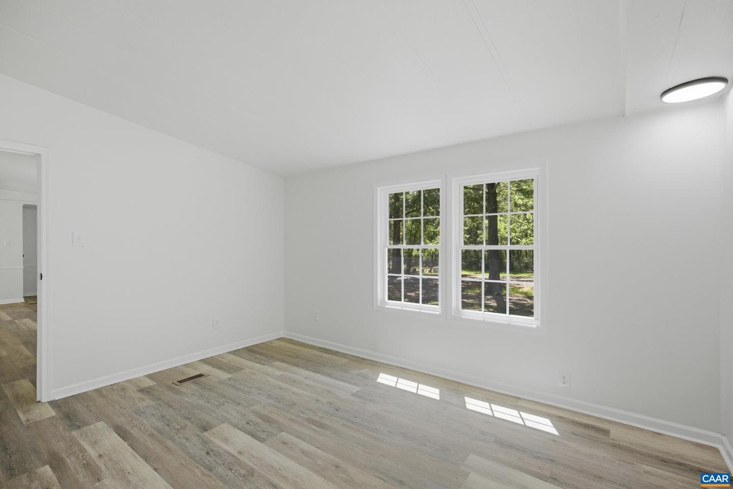 144 Alex Dr photo 16