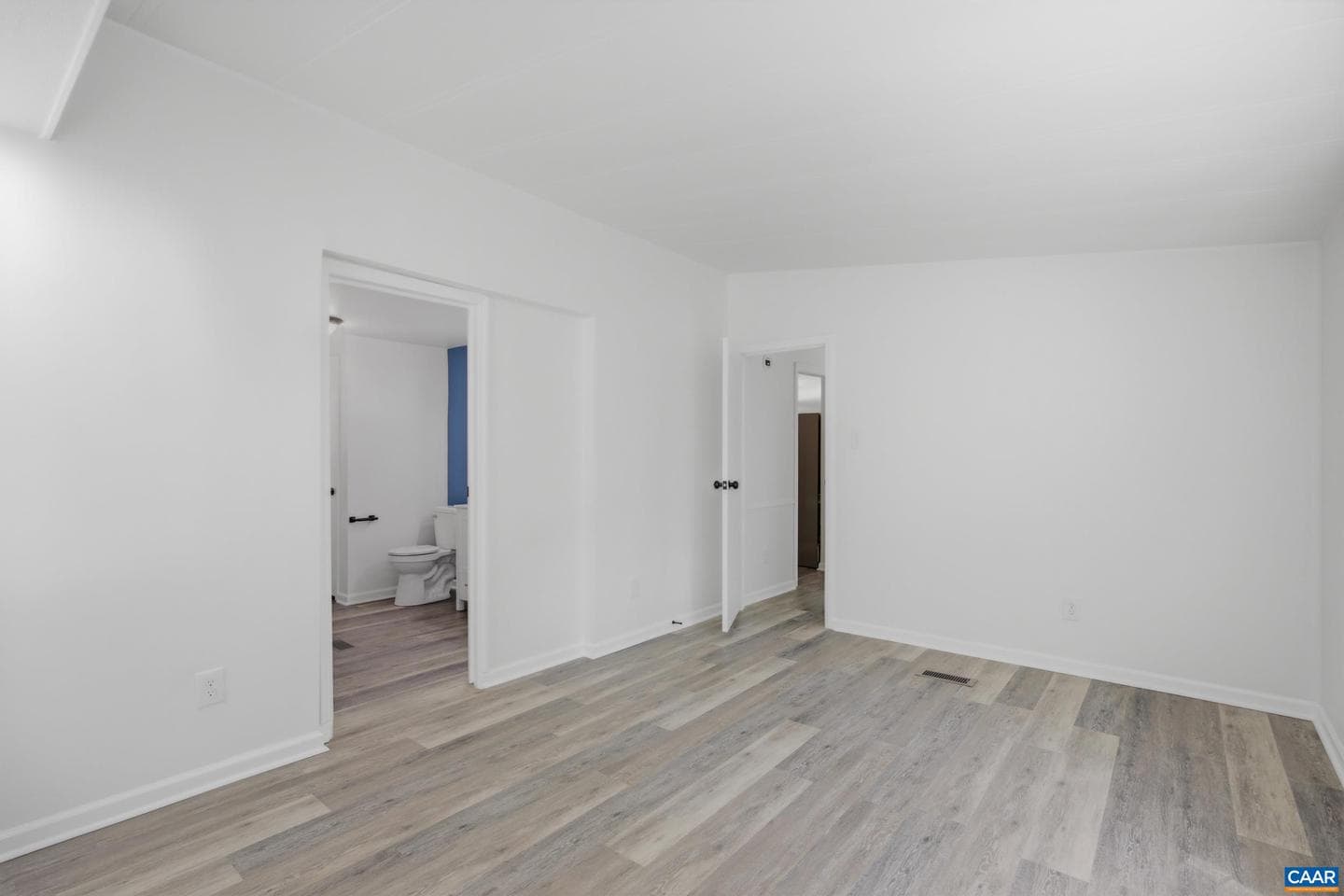144 Alex Dr photo 17