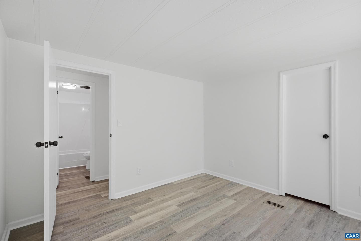 144 Alex Dr photo 22