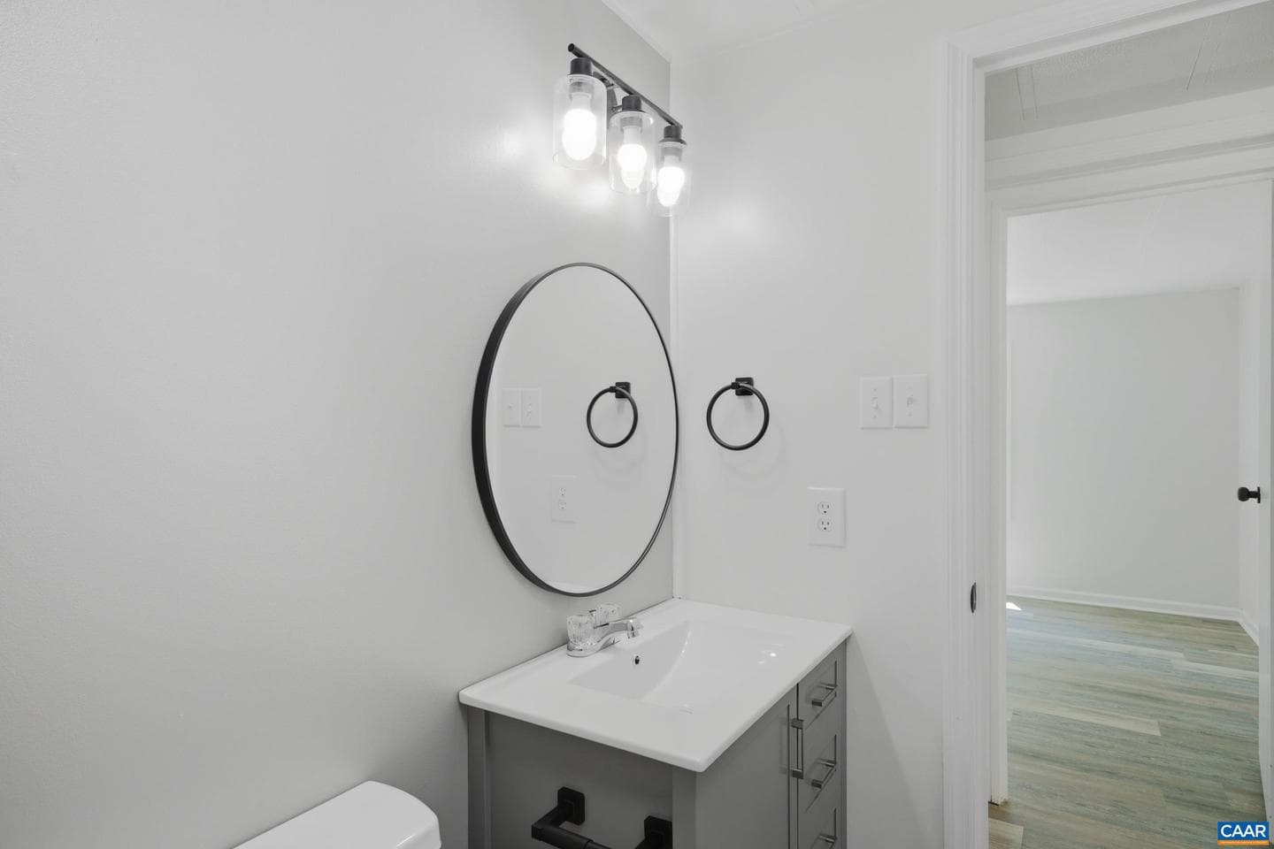 144 Alex Dr photo 26