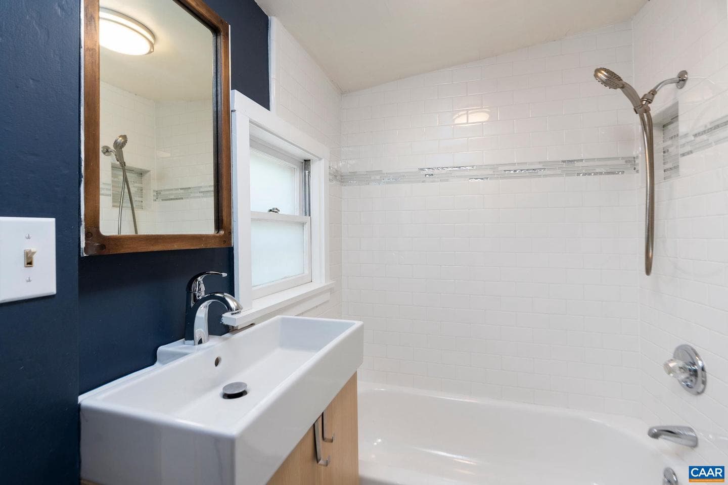 902 Saint Clair Ave photo 25