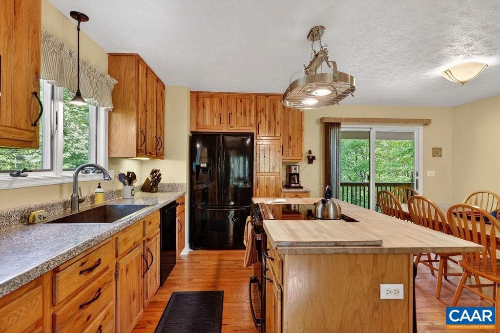 93 Honey Locust Ln photo 16