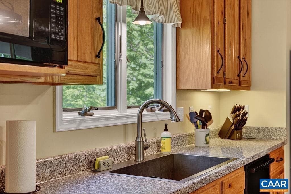 93 Honey Locust Ln photo 19
