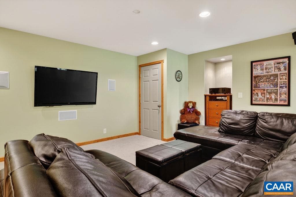 93 Honey Locust Ln photo 44
