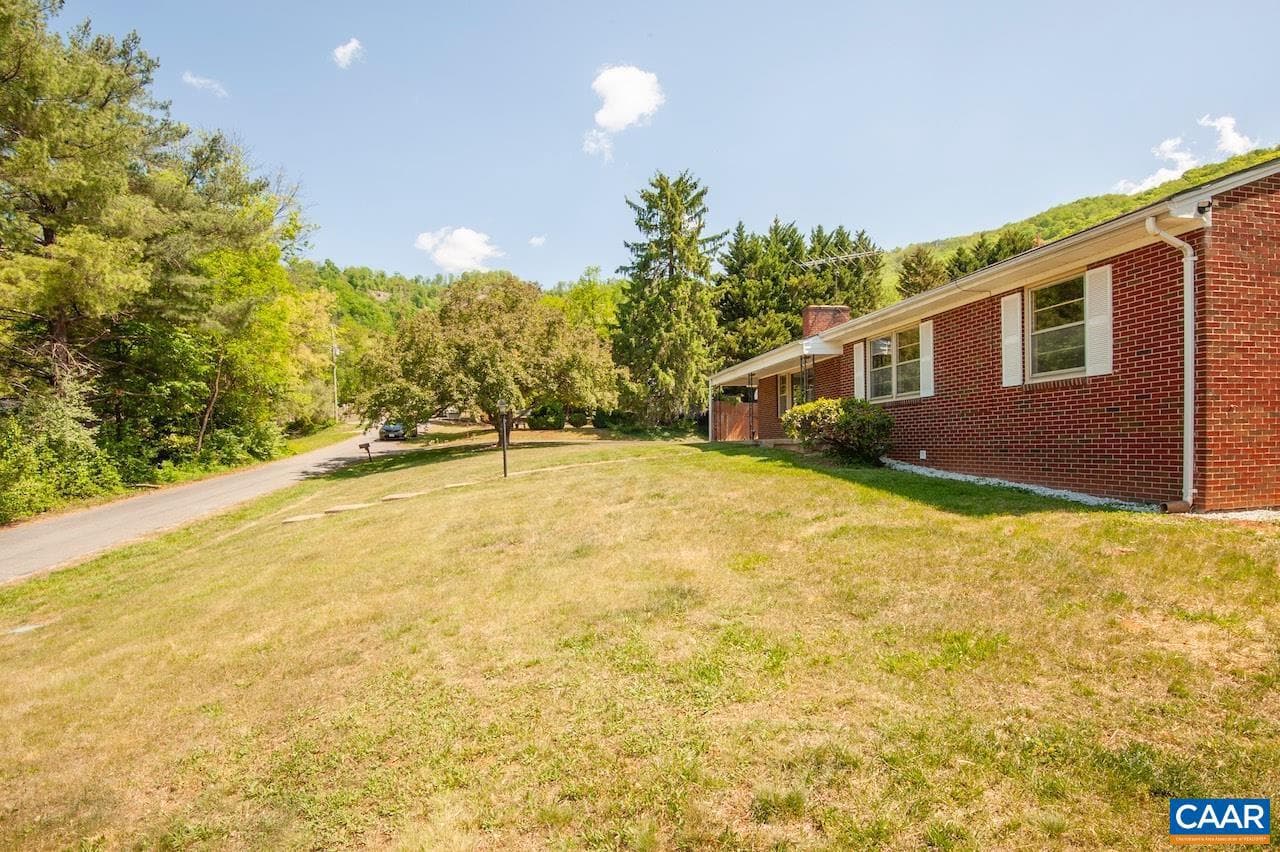 278 Ridge St photo 4