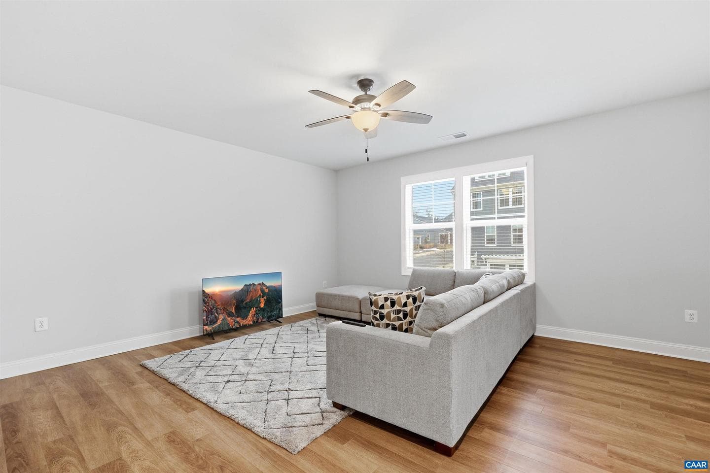 3649 Moffat St photo 22