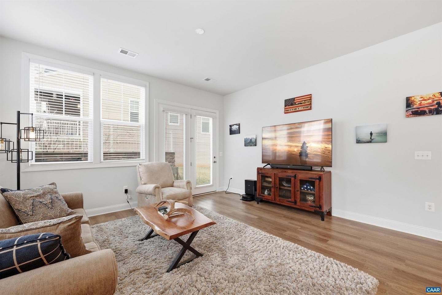 3649 Moffat St photo 7