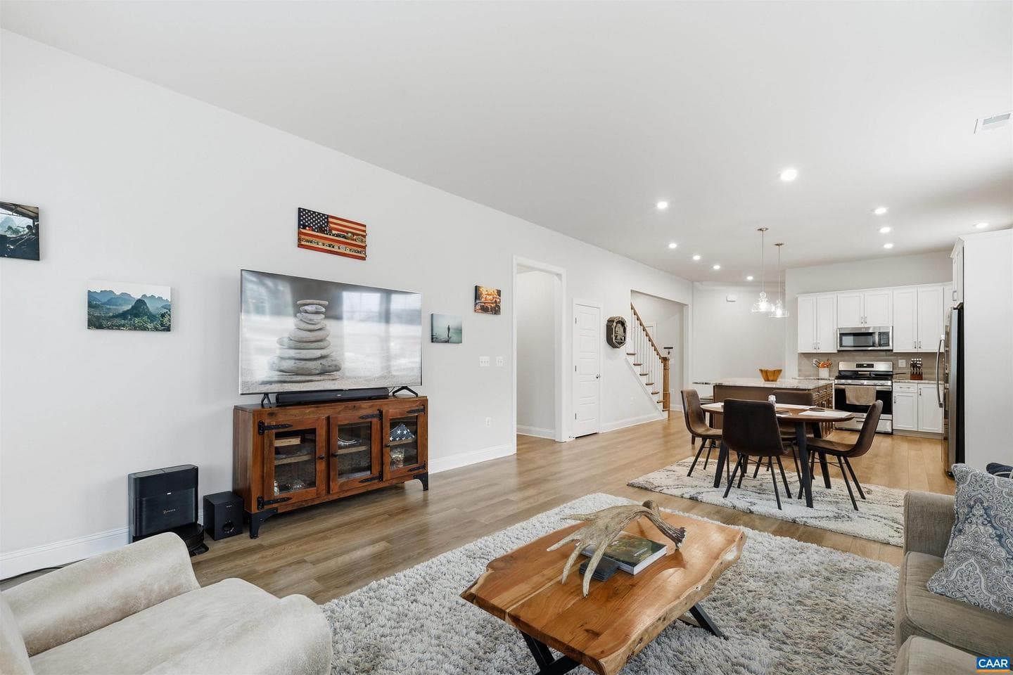 3649 Moffat St photo 9