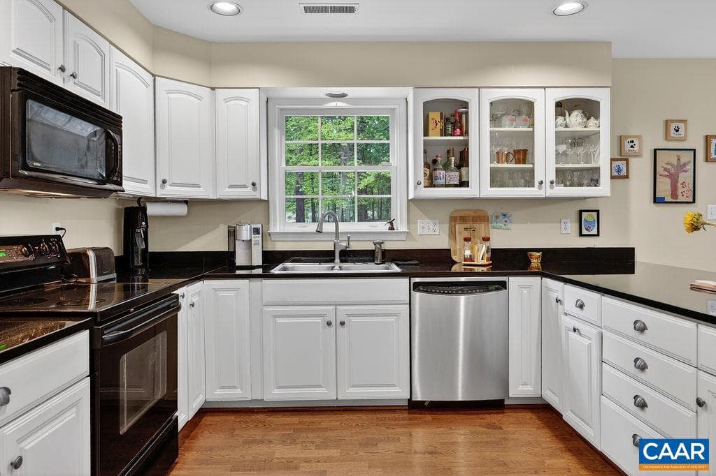 1300 West Leigh Dr photo 17