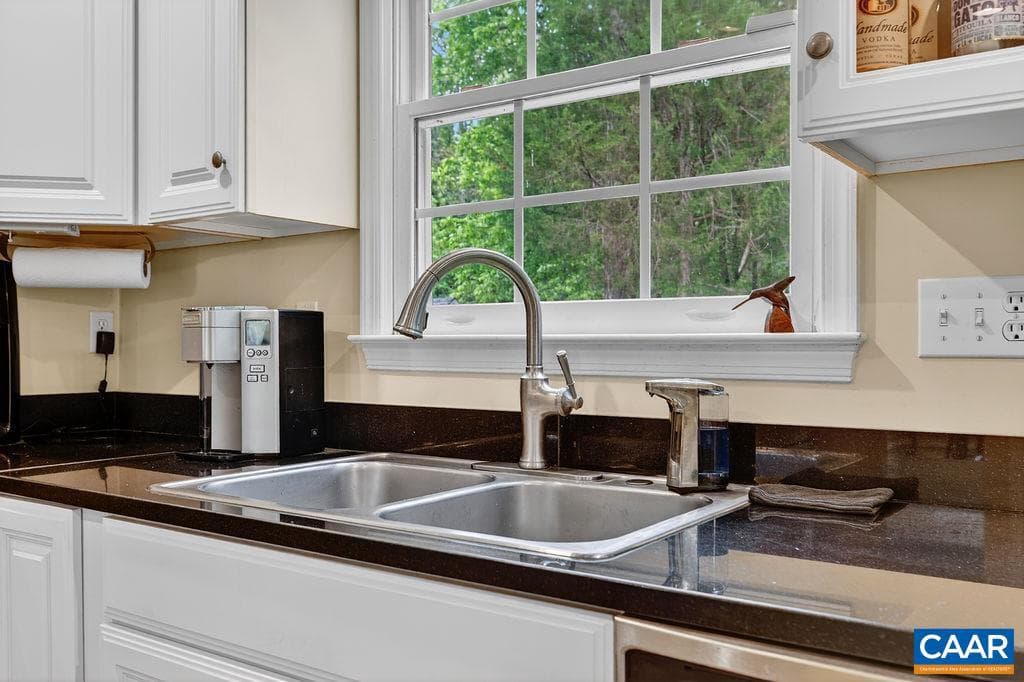 1300 West Leigh Dr photo 18