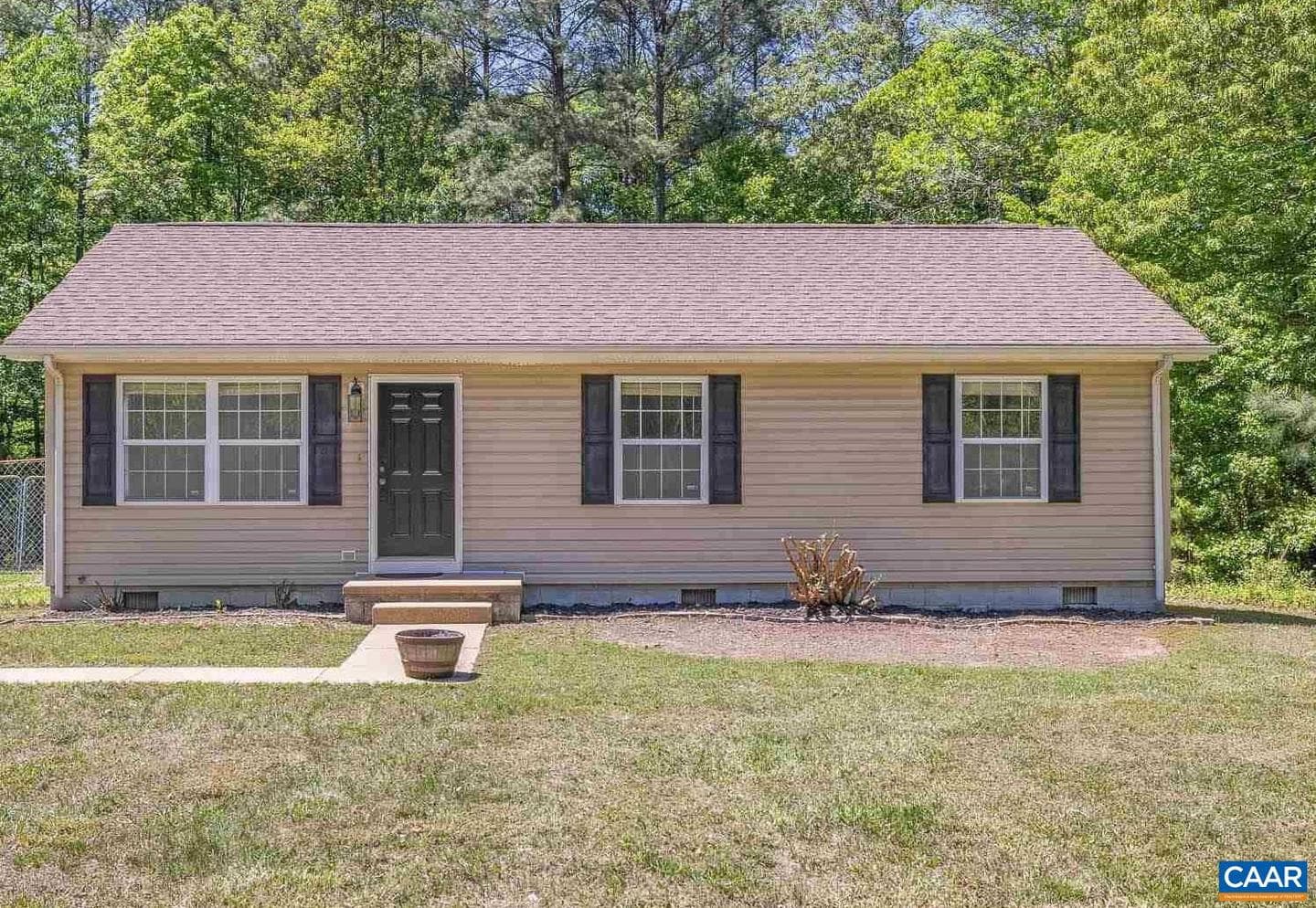 82 Davis Ln