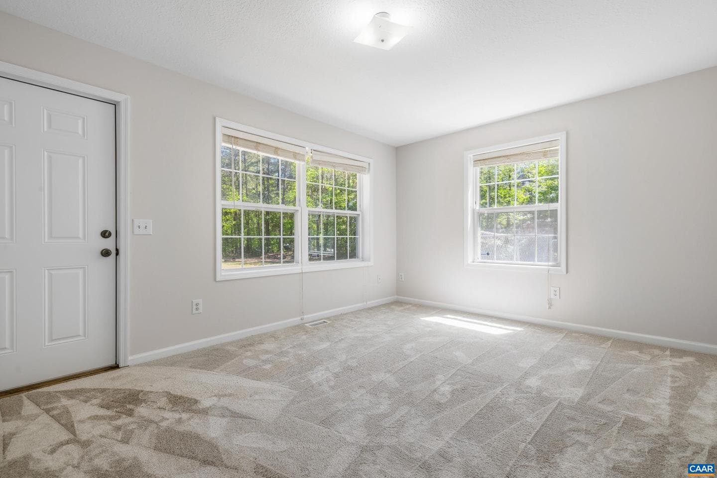 82 Davis Ln photo 2