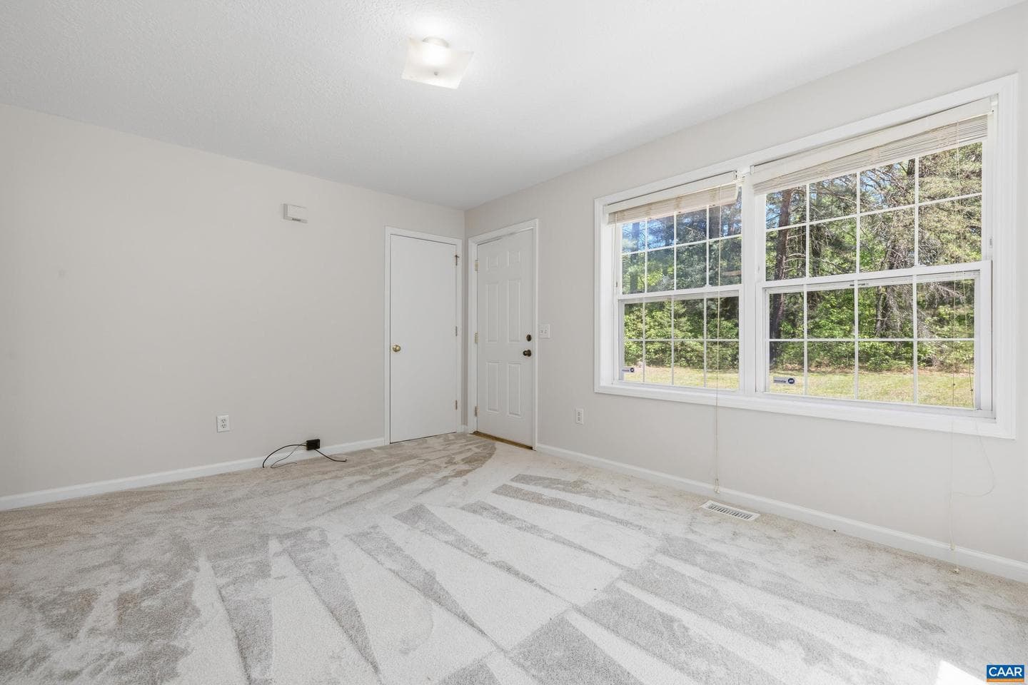 82 Davis Ln photo 3