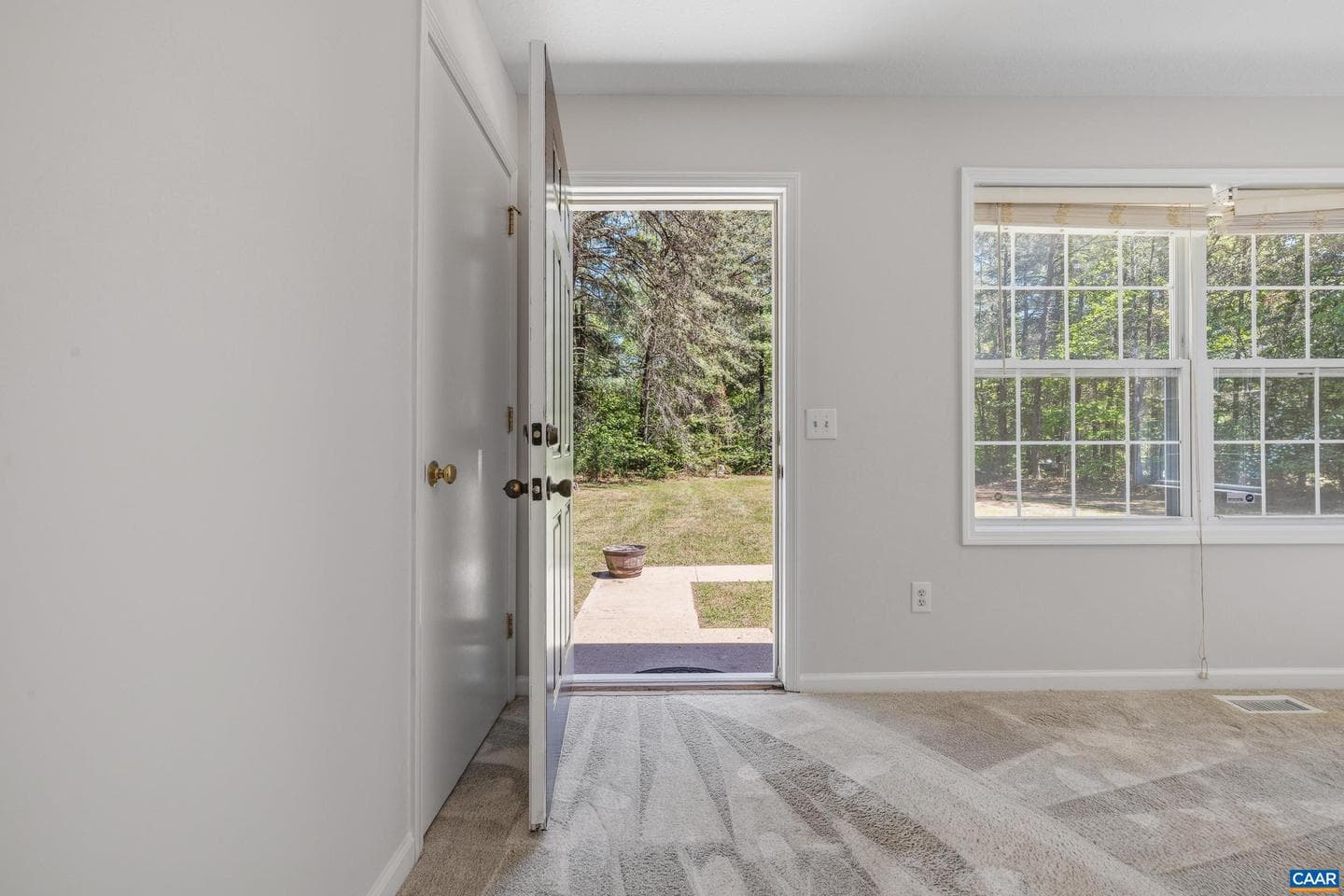82 Davis Ln photo 5