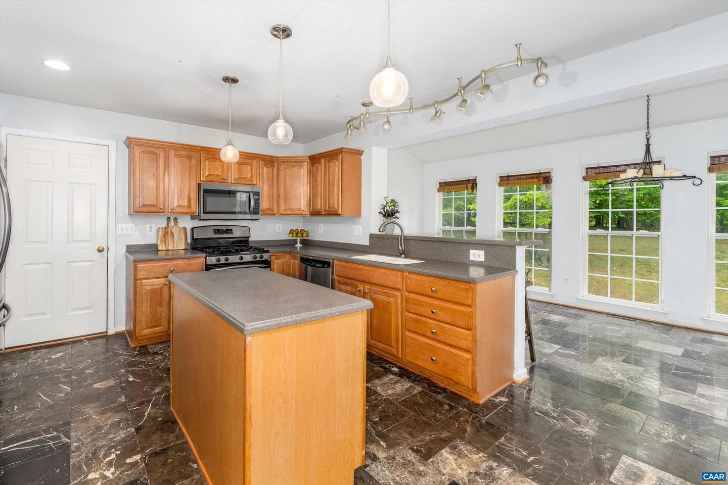 419 Carter Ln photo 10
