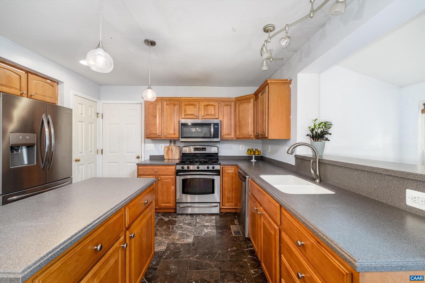 419 Carter Ln photo 11