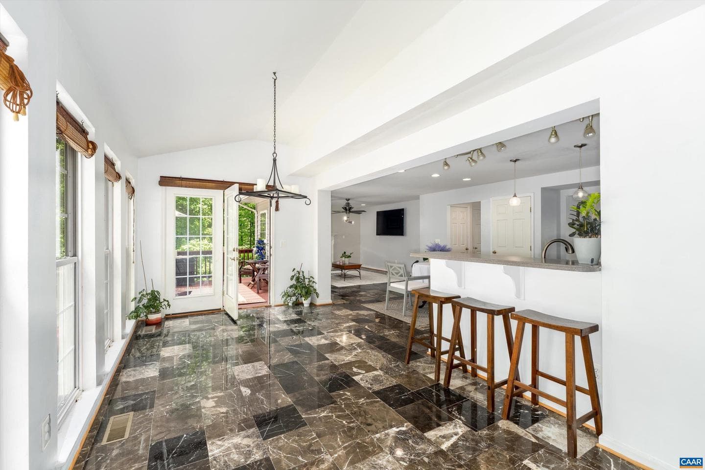 419 Carter Ln photo 15