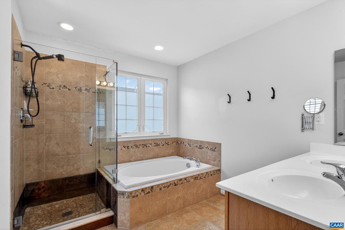 2417 Abington Dr photo 23