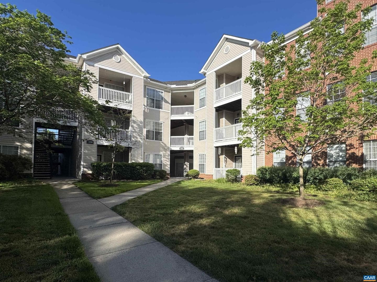 300 Riverbend Dr #2a photo 2