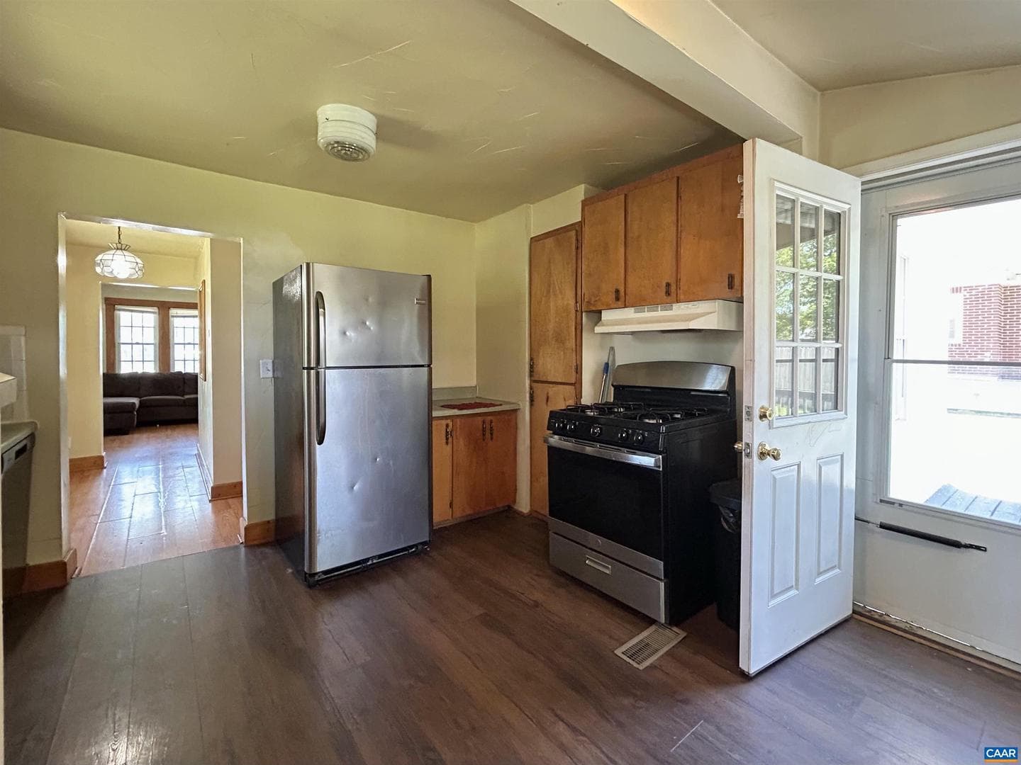 681 Sherwood Ave photo 10