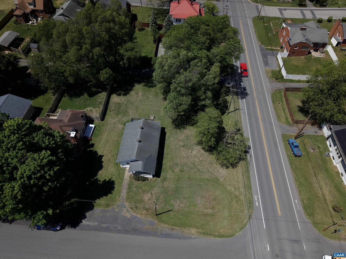 681 Sherwood Ave photo 25