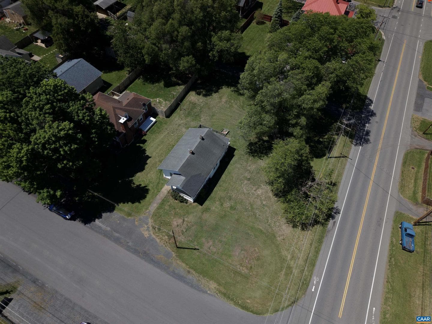 681 Sherwood Ave photo 26