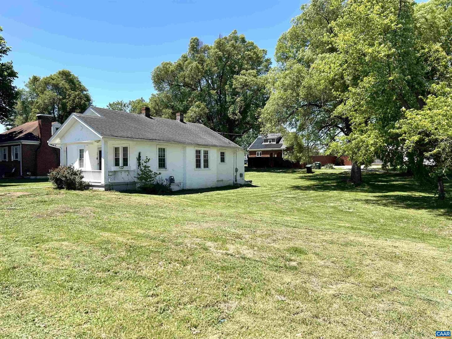 681 Sherwood Ave photo 32