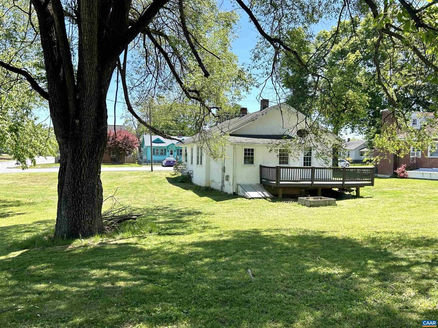 681 Sherwood Ave photo 41