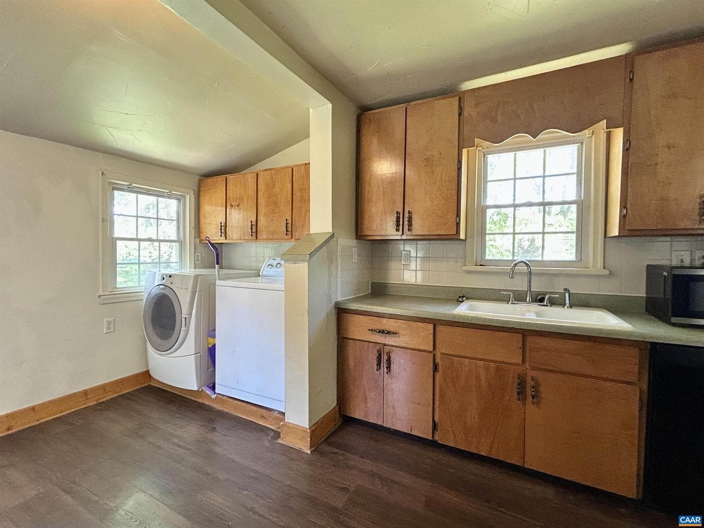 681 Sherwood Ave photo 8