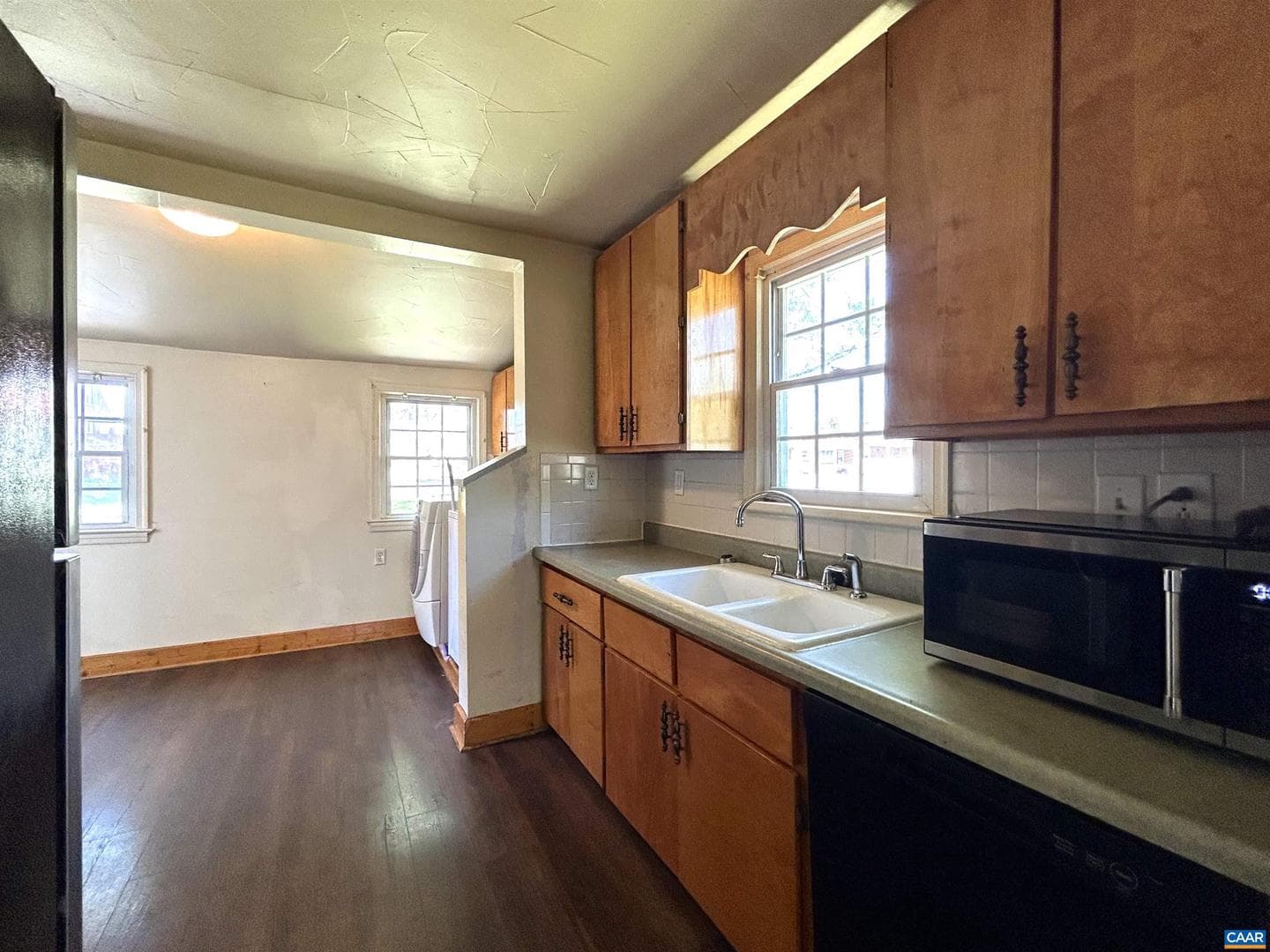 681 Sherwood Ave photo 9