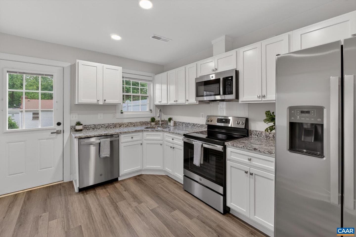 731 Prospect Ave photo 4
