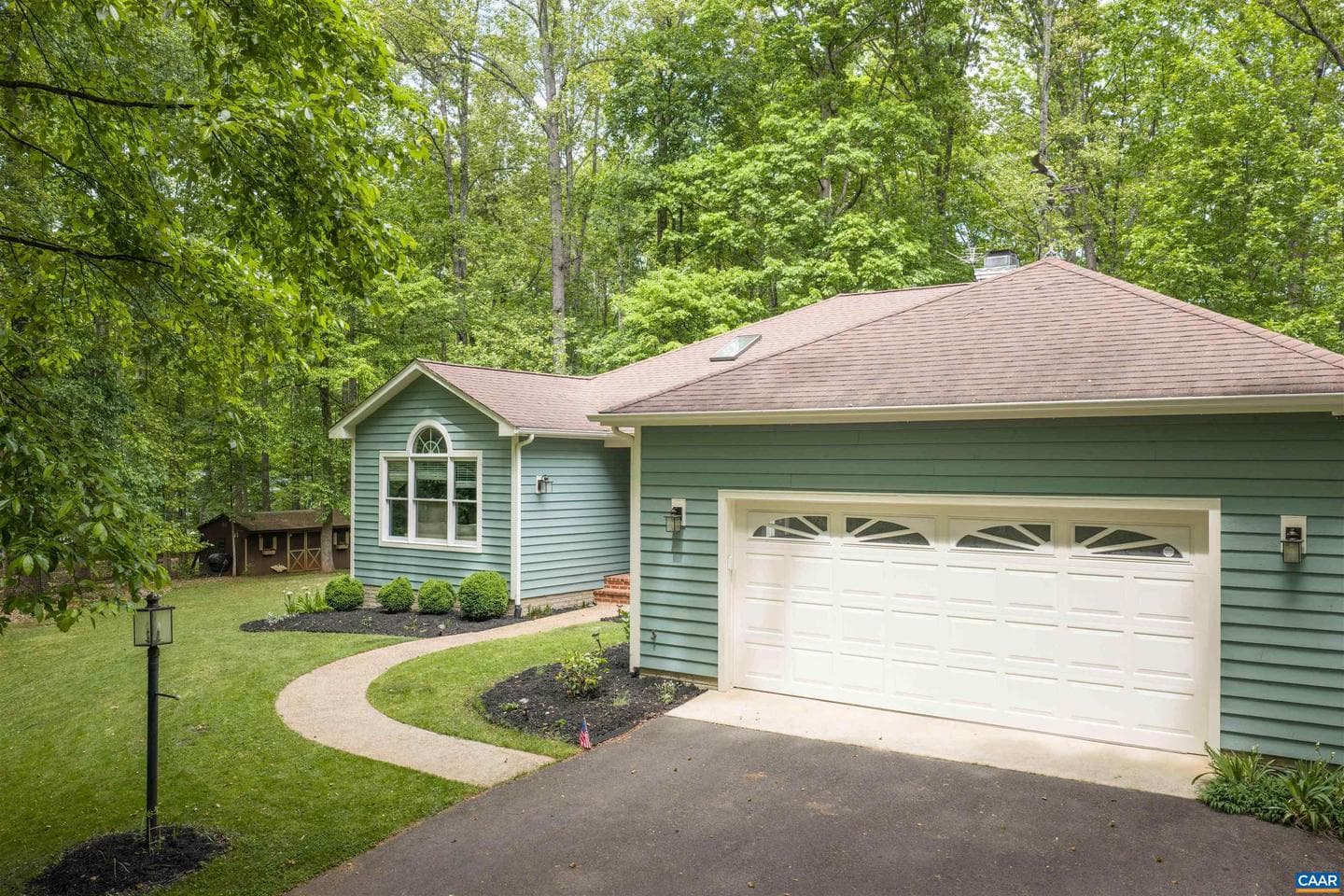 3310 Woodcreek Dr photo 2