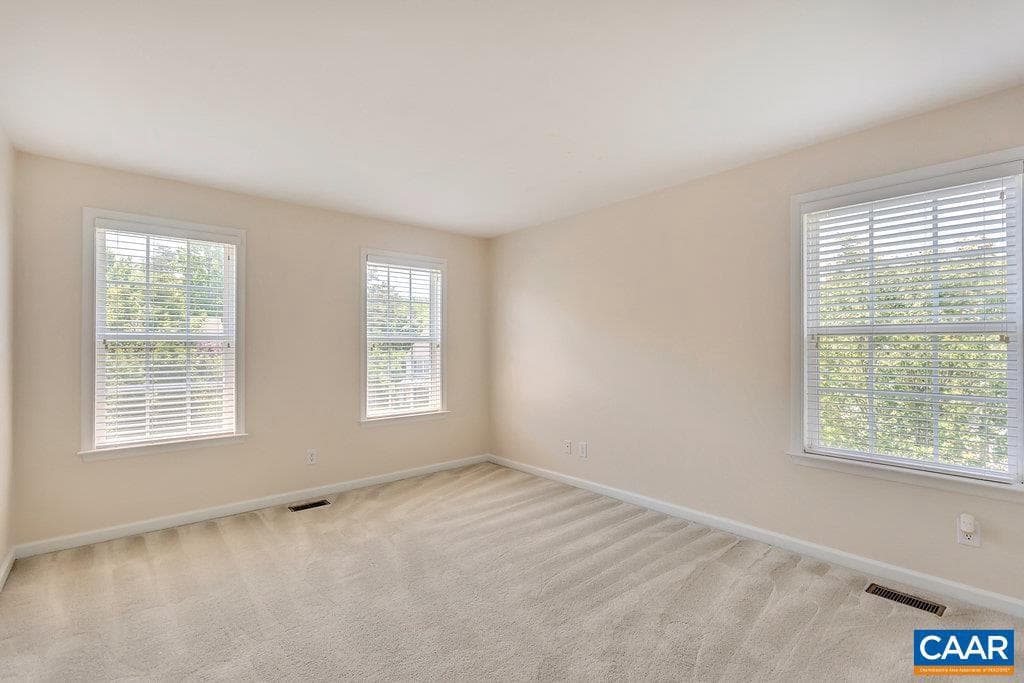 315 Pleasant Pl photo 14