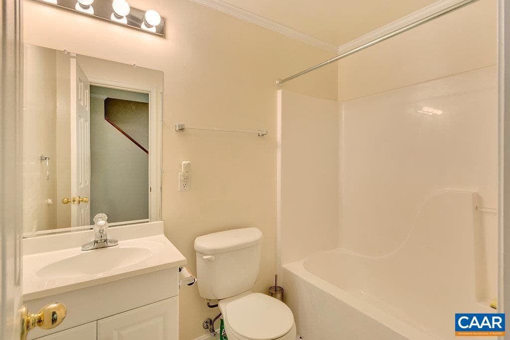 315 Pleasant Pl photo 16