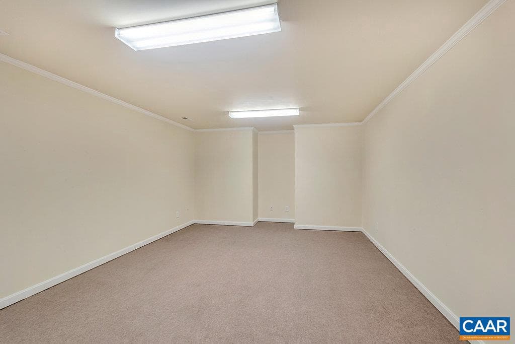 315 Pleasant Pl photo 18