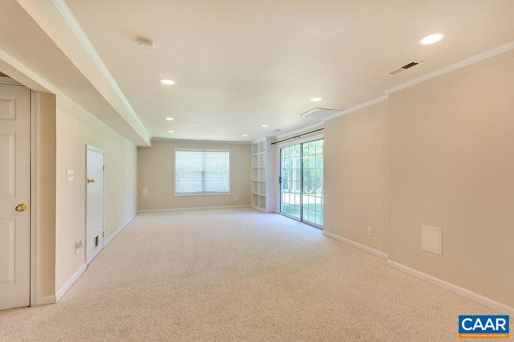 315 Pleasant Pl photo 19
