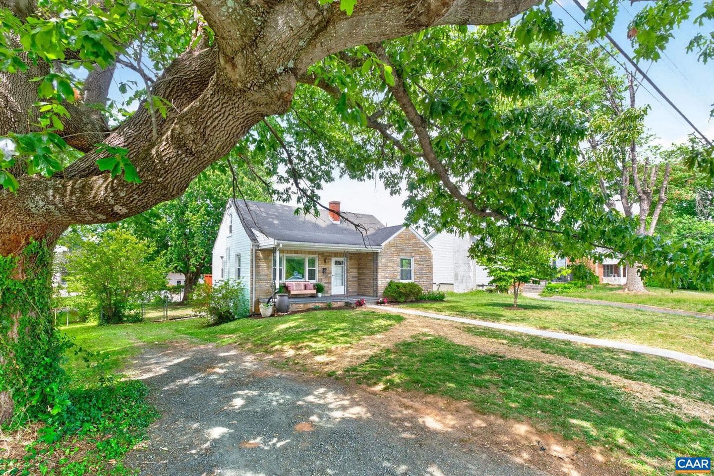 1023 Forest Hills Ave photo 2