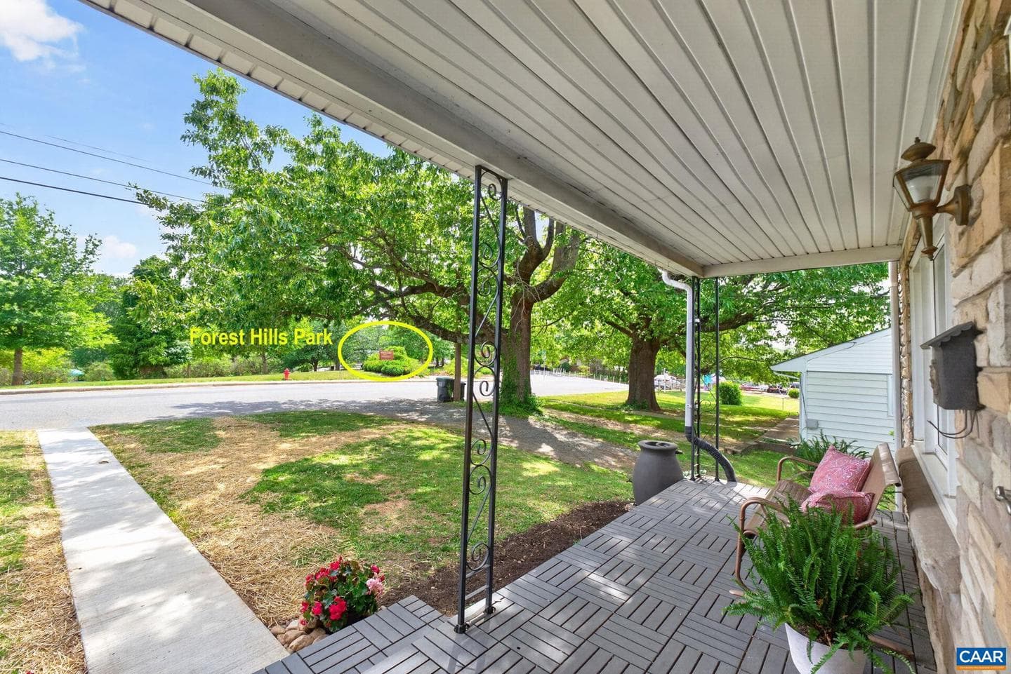 1023 Forest Hills Ave photo 5
