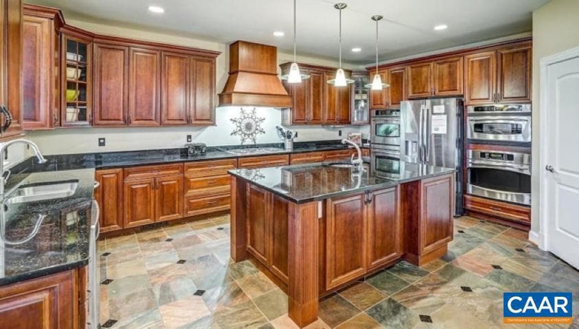 1915 Lake Forest Dr photo 8