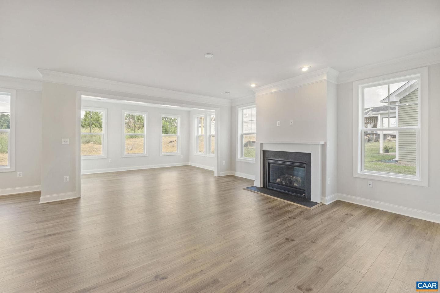 305 Sunbird Ln photo 13
