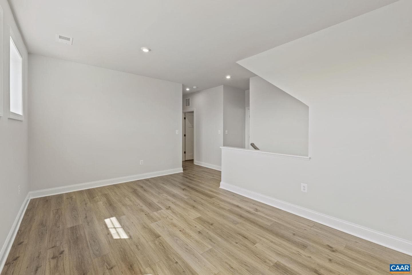 305 Sunbird Ln photo 34
