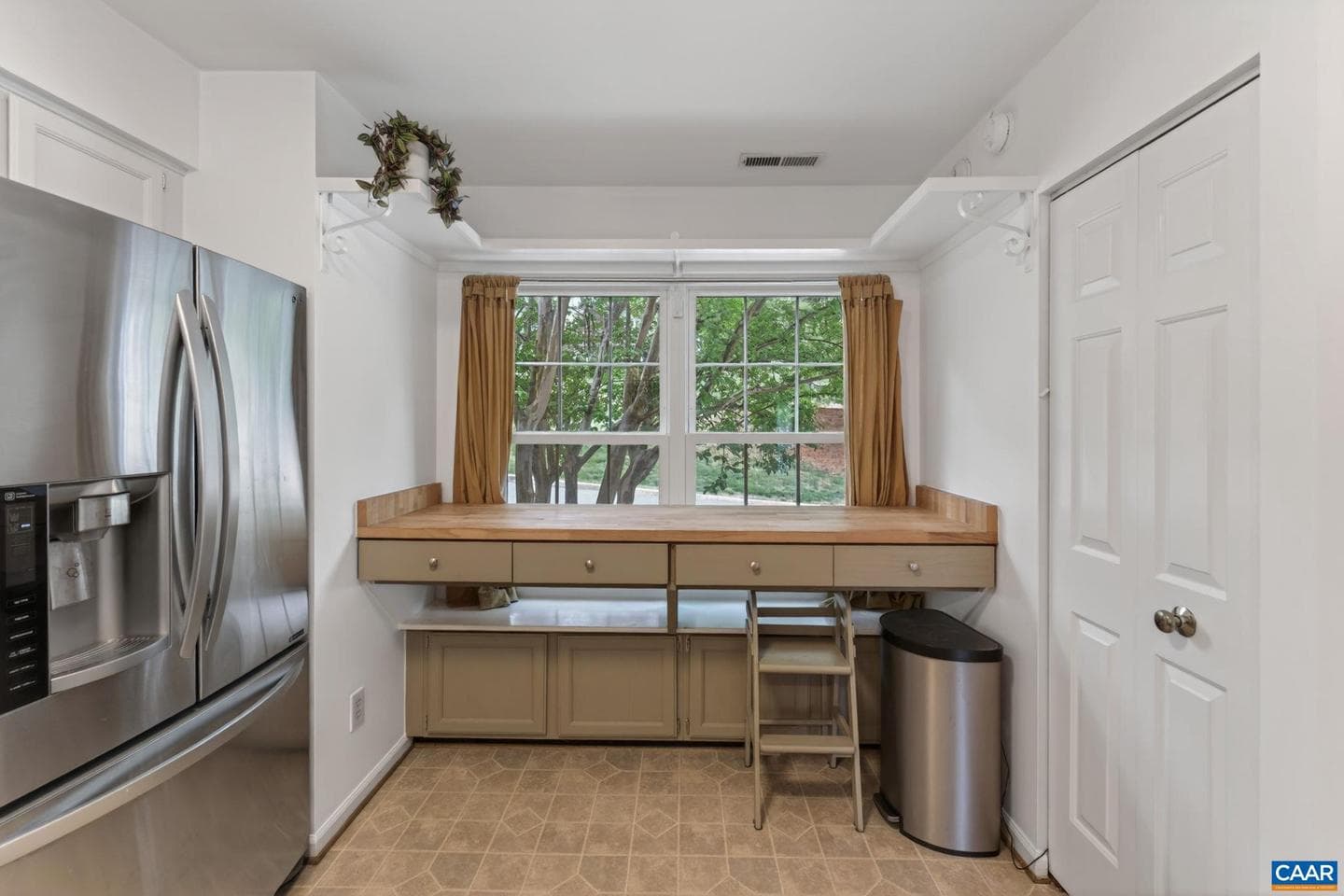 1247 Maple View Dr photo 7