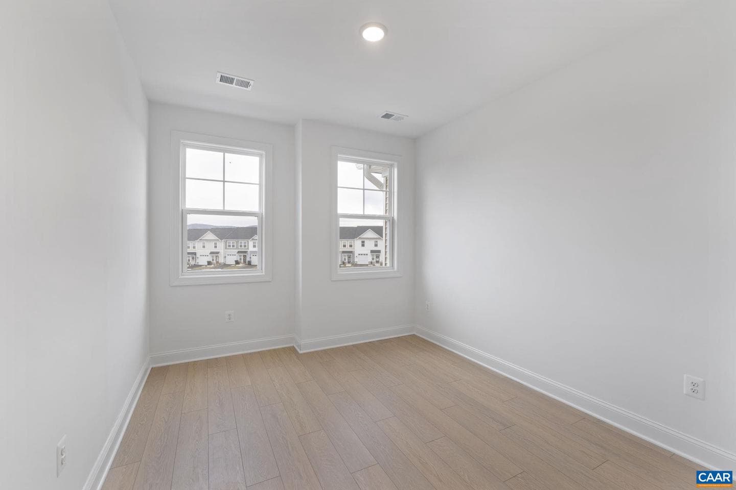 135 Springdale Rd photo 28