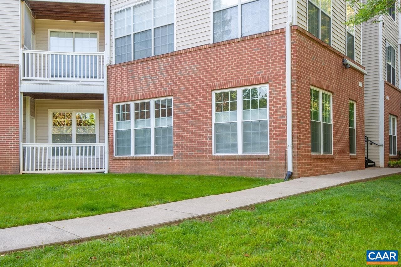 270 Riverbend Dr #1c, Charlottesville