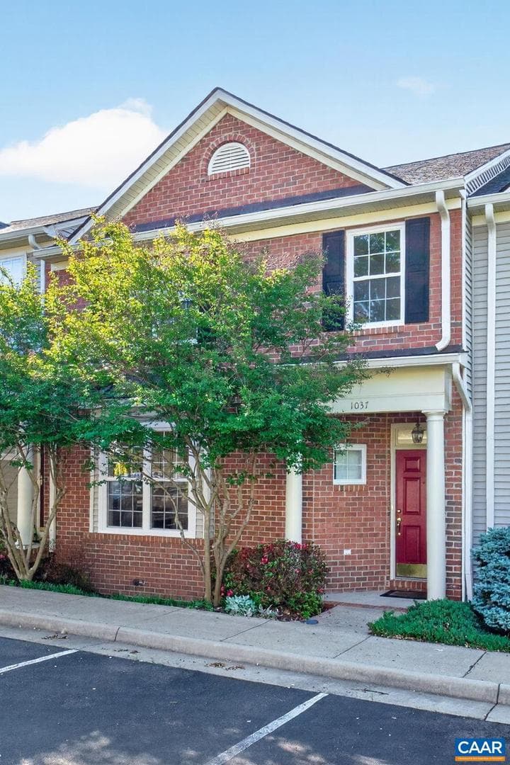 1037 Somer Chase Ct, Charlottesville