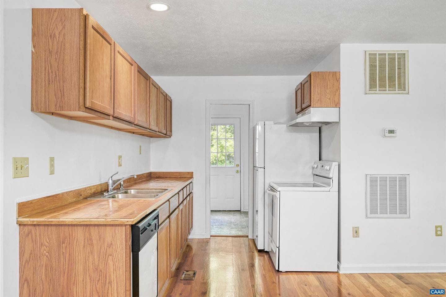 2445 Eastham Rd photo 9