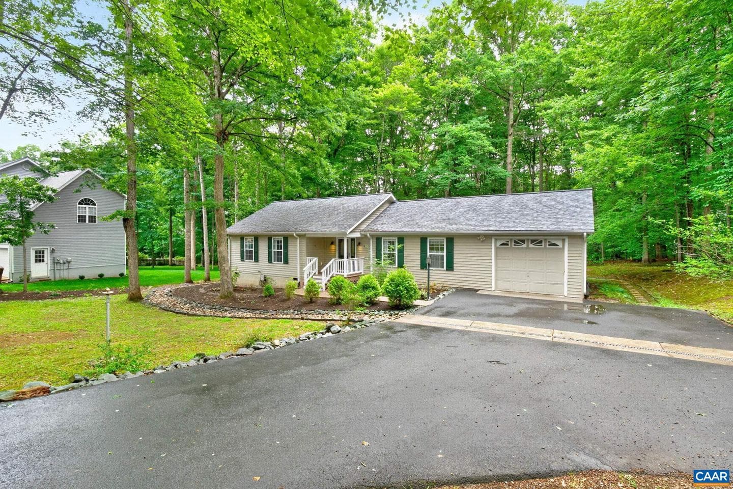 75 Riverside Dr, Palmyra